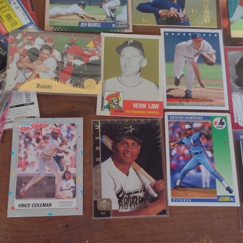 Assorted Baseball Trading Cards Collection - Picture 4 of 5